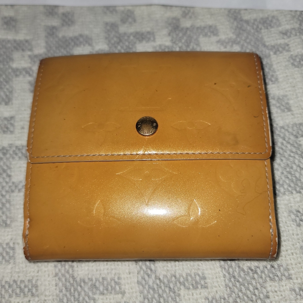 Louis Vuitton Vernish Bi Fold Gold Wallet